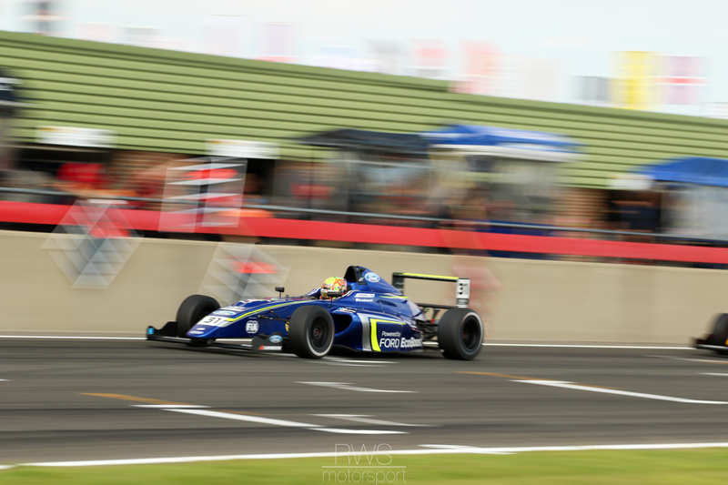 Illustration for article titled BTCC Snetterton Photos